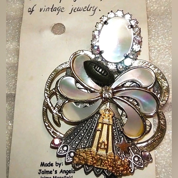 Pro Football Hall of Fame theme Angel Brooch - Picture 6 of 16